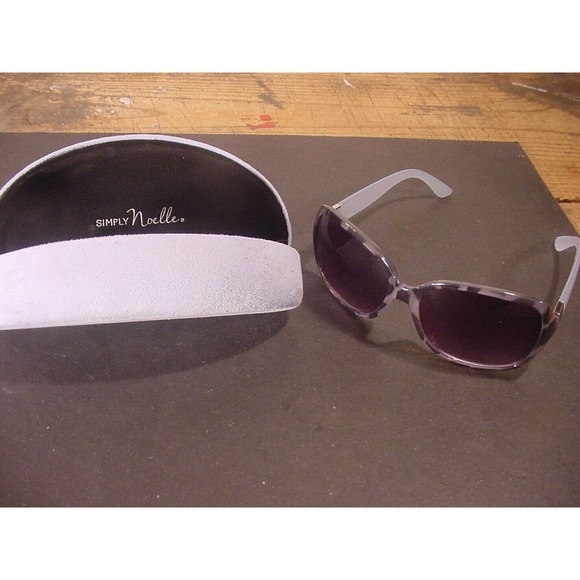 SIMPLY NOELLE Blue Hard Sunglass Case and Sunglasses - Picture 1 of 8